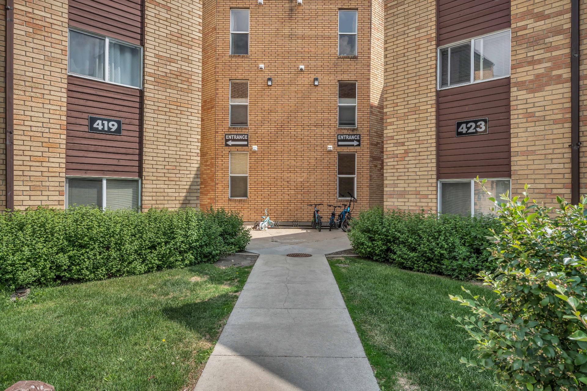 低价出售！Lakewood Civic Centre两房公寓出售·419 Tait Court # 301——林与唐地产 - 3